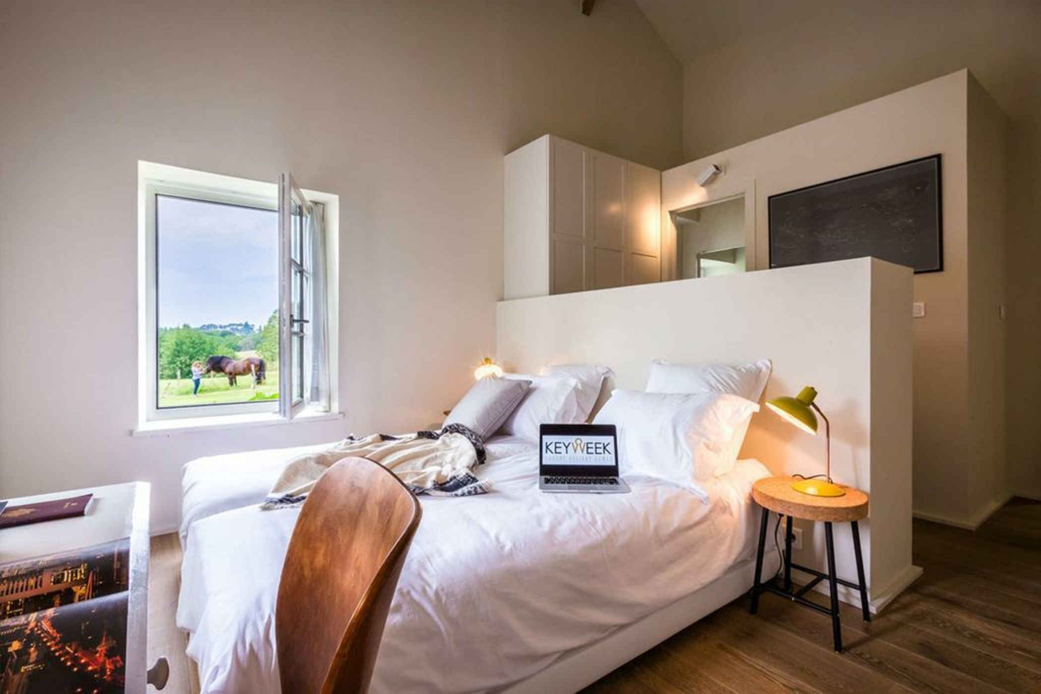 RETREAT KEYWEEK House with Character Pool Fireplace and Garden