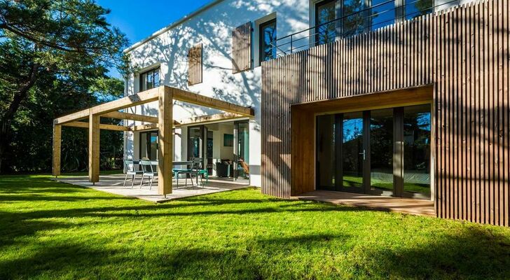 Design Villa with Pool, Fireplace near the Beach in Bidart