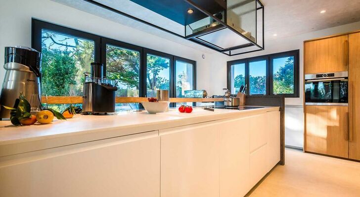 Design Villa with Pool, Fireplace near the Beach in Bidart