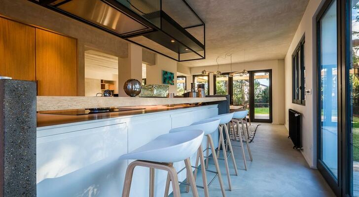 Design Villa with Pool, Fireplace near the Beach in Bidart