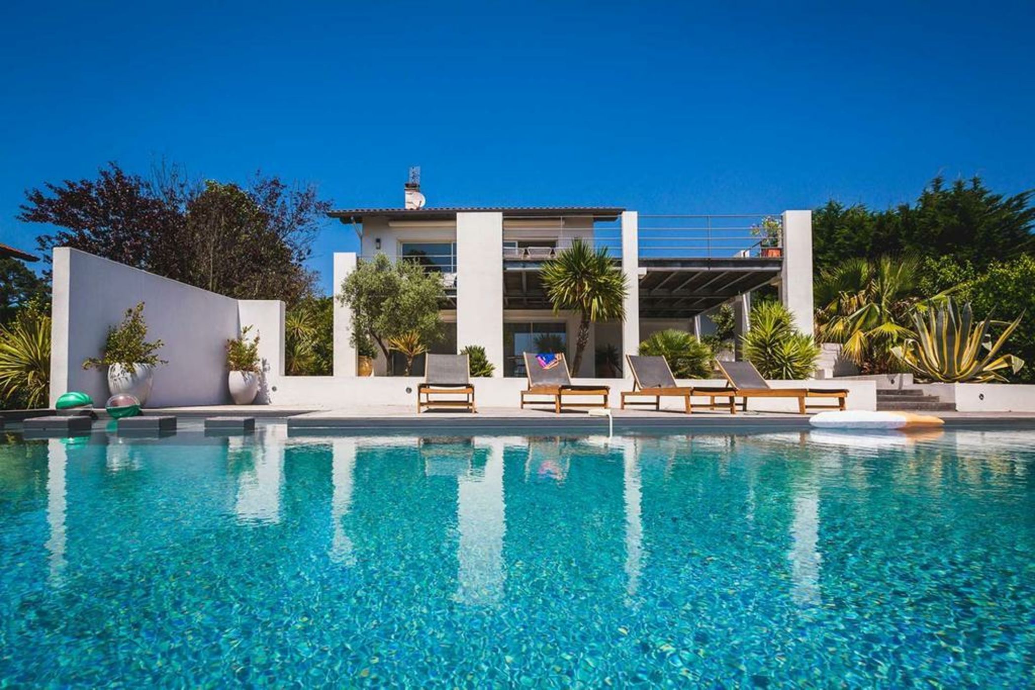 Mountain View Villa, Fireplace, Pool and Sauna in Bidart