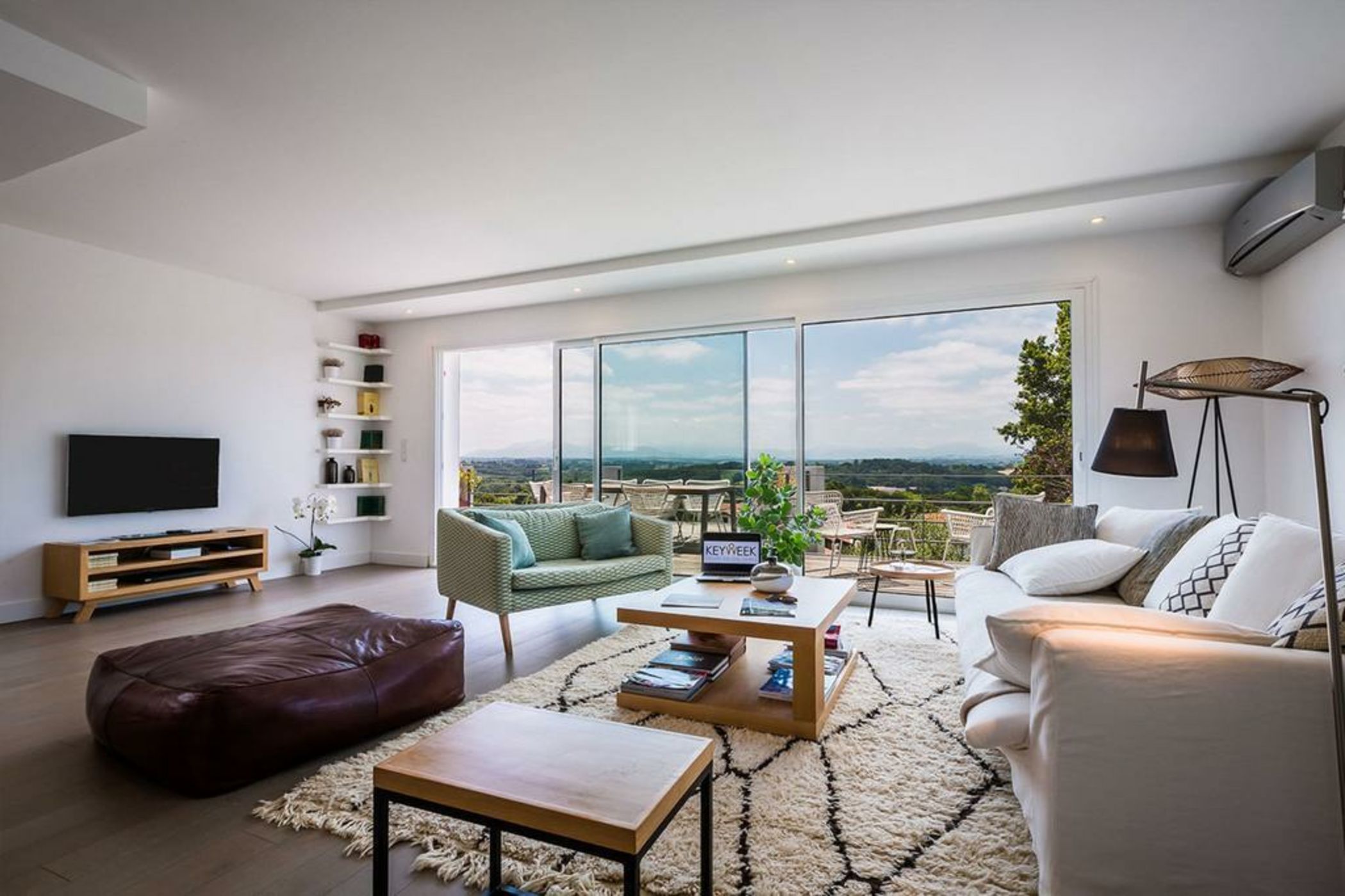 Mountain View Villa, Fireplace, Pool and Sauna in Bidart