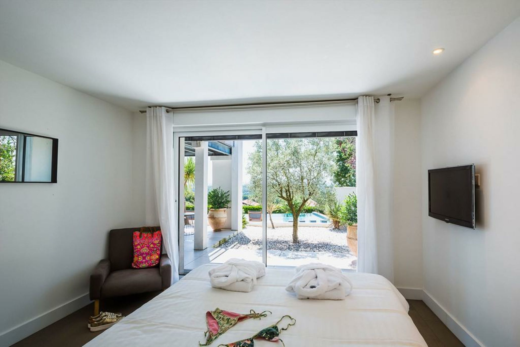 Mountain View Villa, Fireplace, Pool and Sauna in Bidart