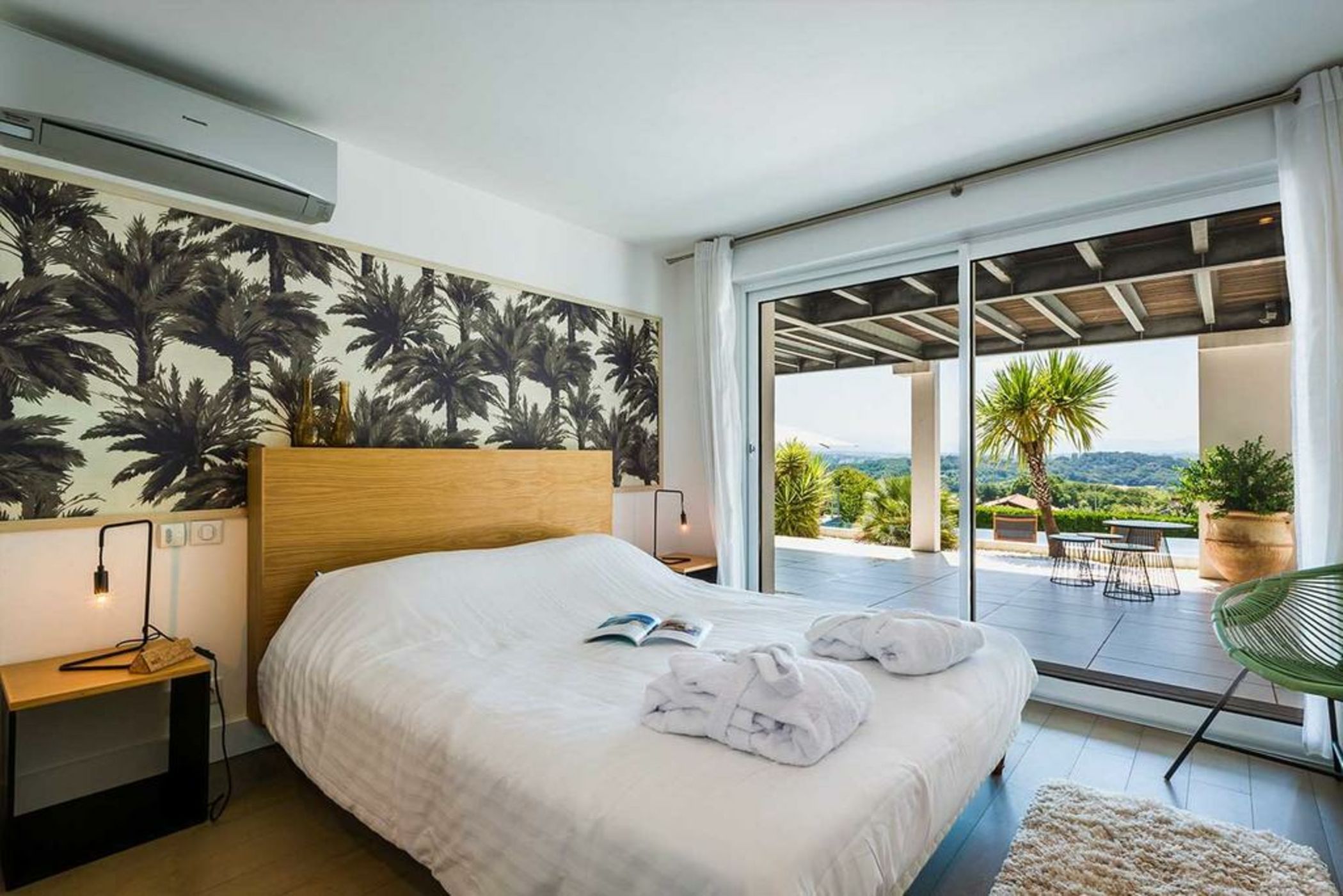 Mountain View Villa, Fireplace, Pool and Sauna in Bidart