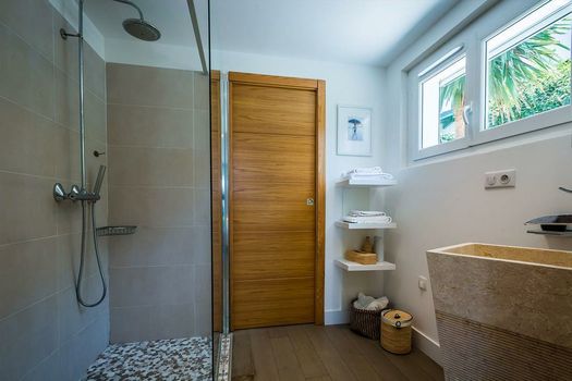 Mountain View Villa, Fireplace, Pool and Sauna in Bidart