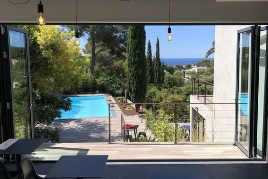 THE ADDRESS CASSIS