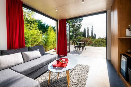 THE ADDRESS CASSIS