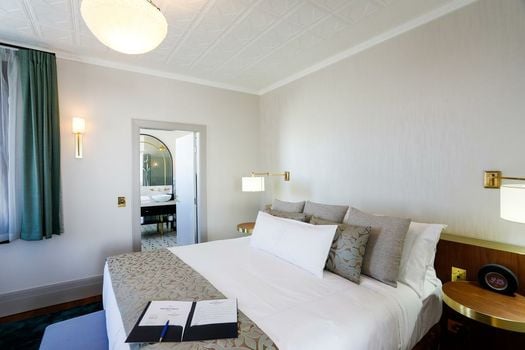 Tattersalls Hotel