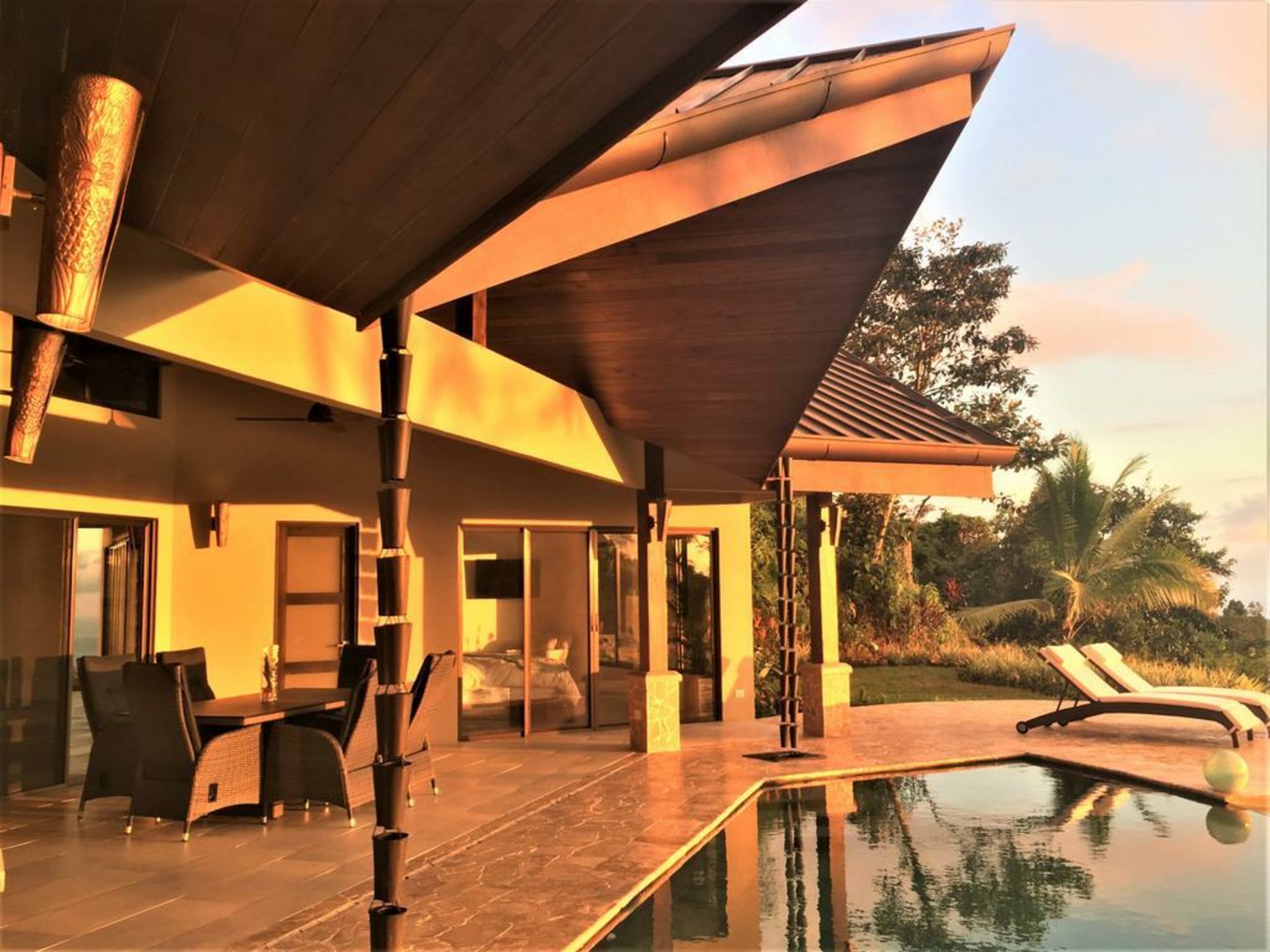 Golden Pineapple Villas-Adults Only