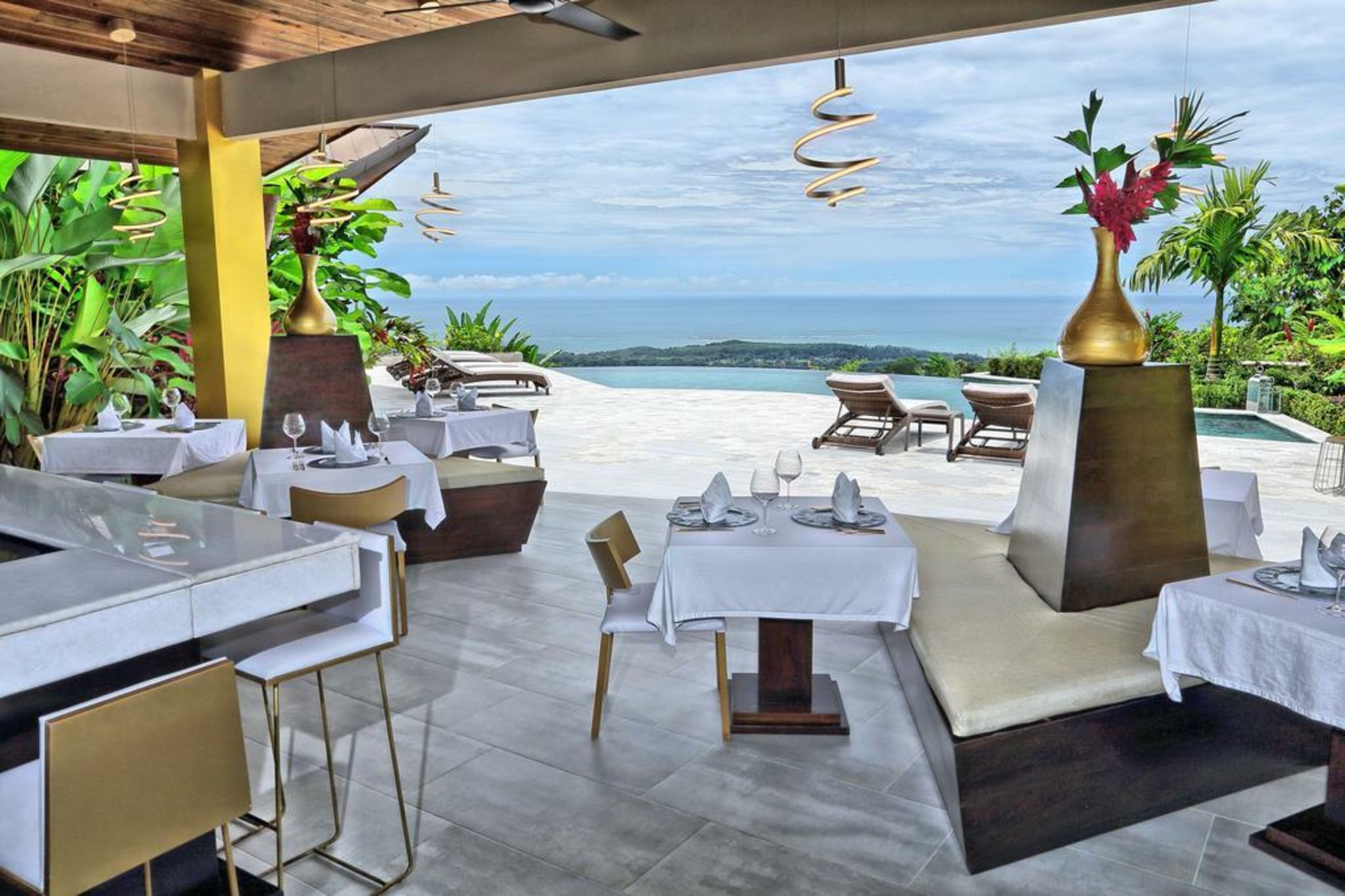 Golden Pineapple Villas-Adults Only