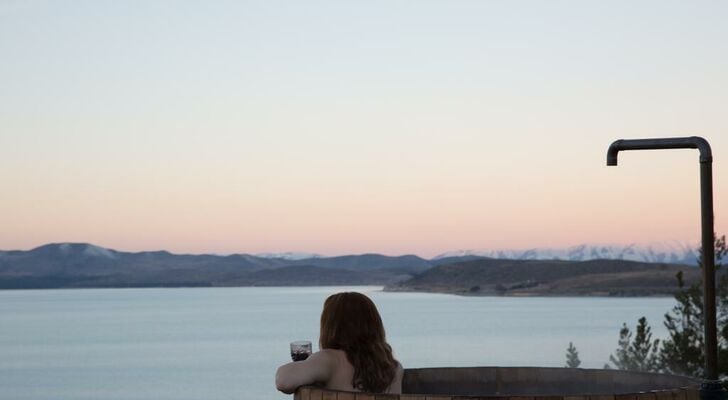 Mt Cook Lakeside Retreat