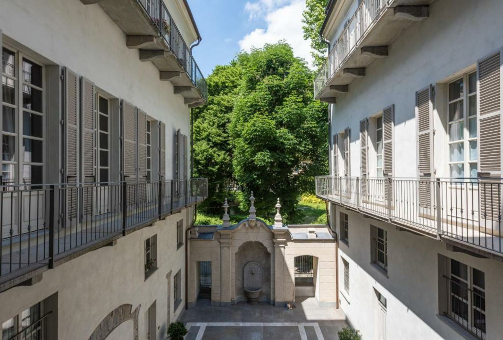 Palazzo Del Carretto-Art Apartments and Guesthouse