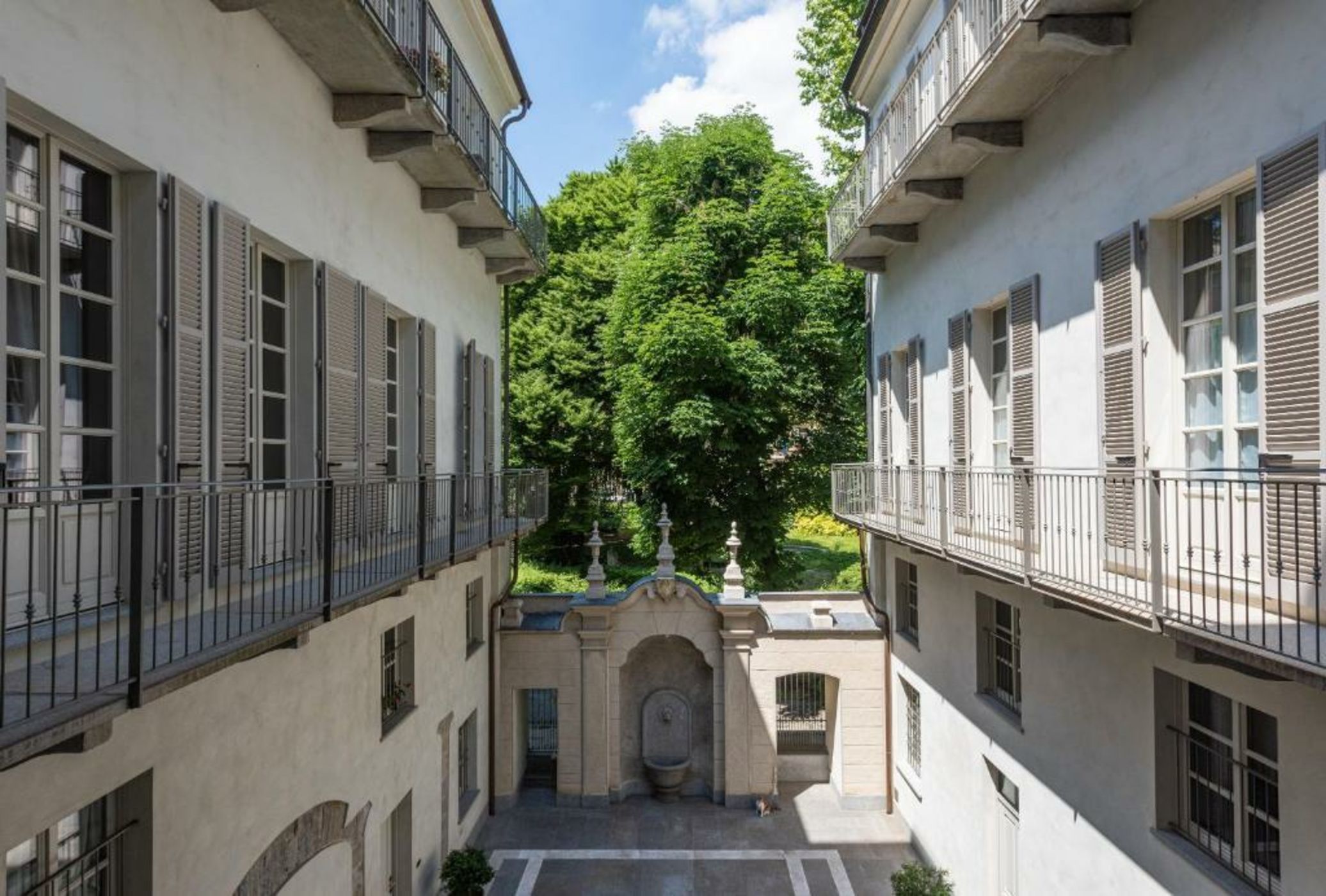 Palazzo Del Carretto-Art Apartments and Guesthouse