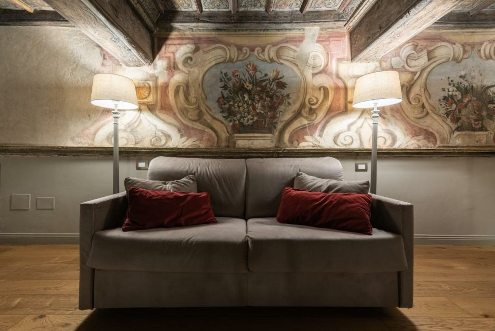 Palazzo Del Carretto-Art Apartments and Guesthouse
