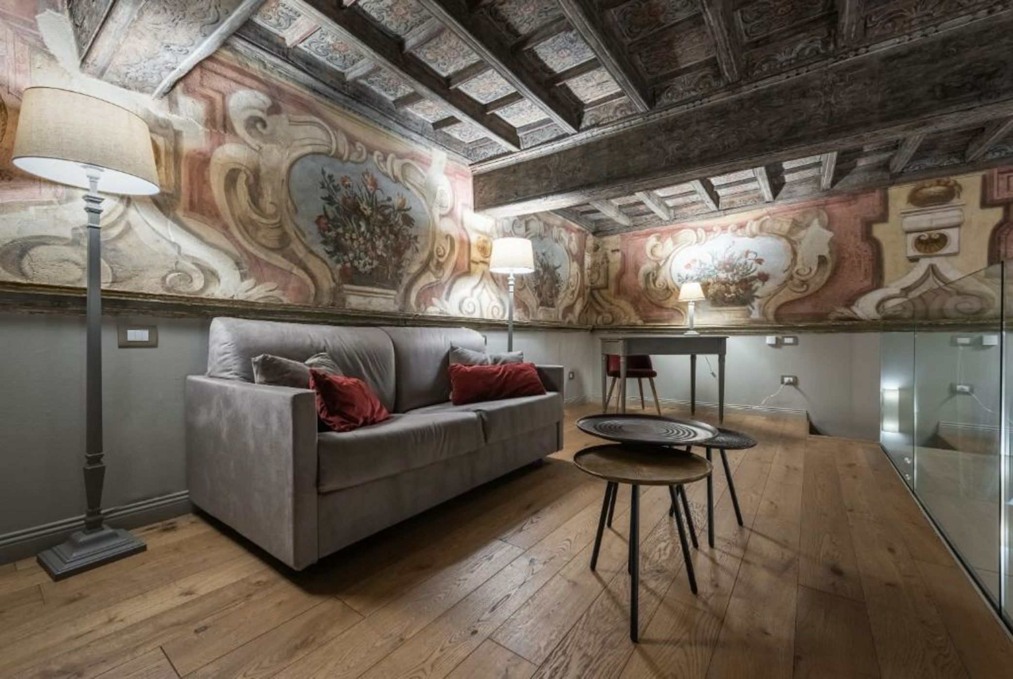 Palazzo Del Carretto-Art Apartments and Guesthouse