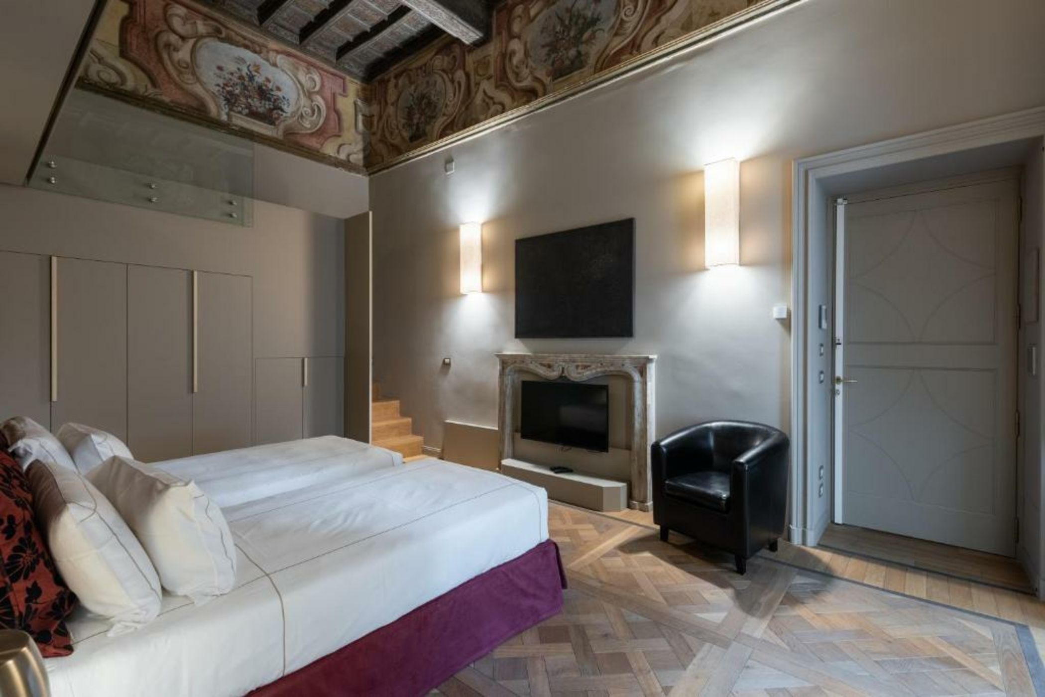 Palazzo Del Carretto-Art Apartments and Guesthouse
