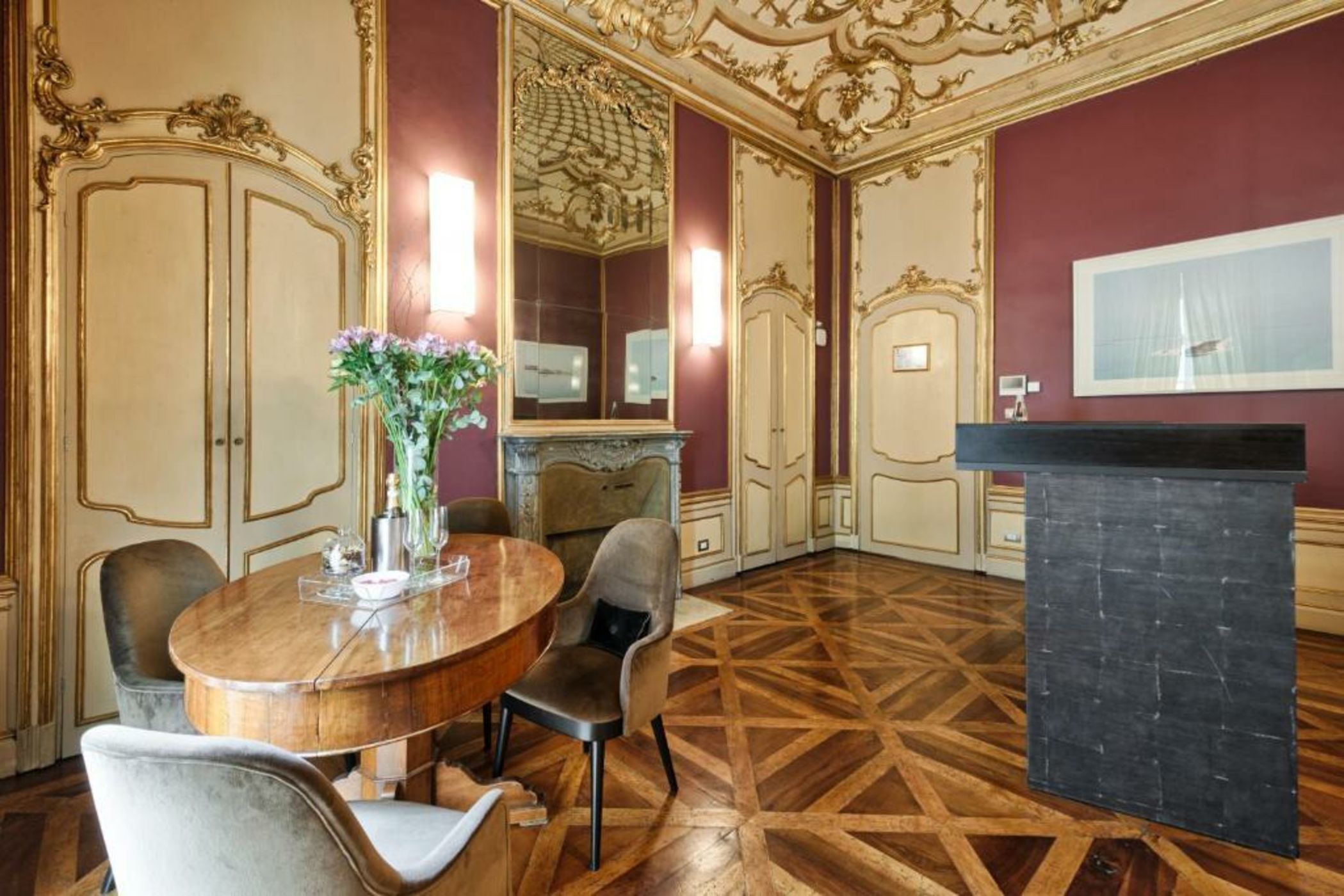 Palazzo Del Carretto-Art Apartments and Guesthouse