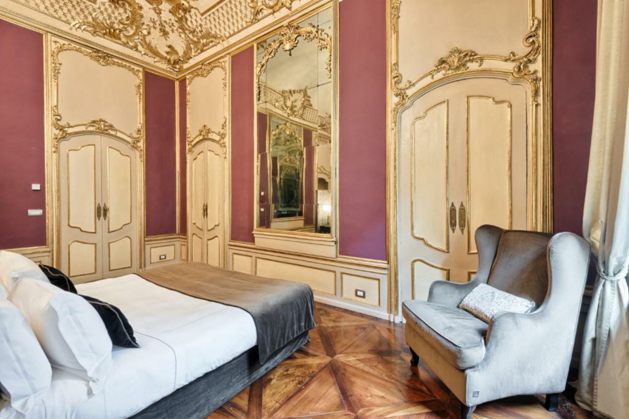 Palazzo Del Carretto-Art Apartments and Guesthouse
