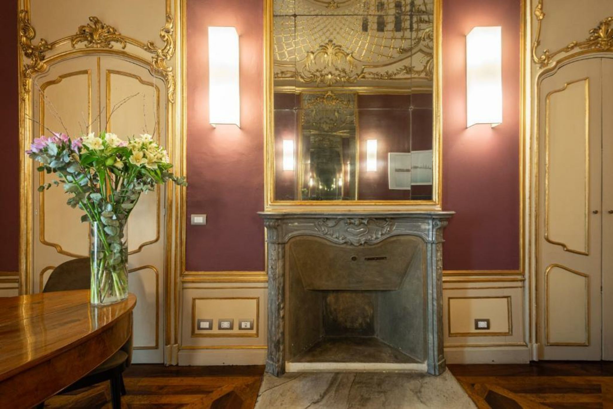 Palazzo Del Carretto-Art Apartments and Guesthouse