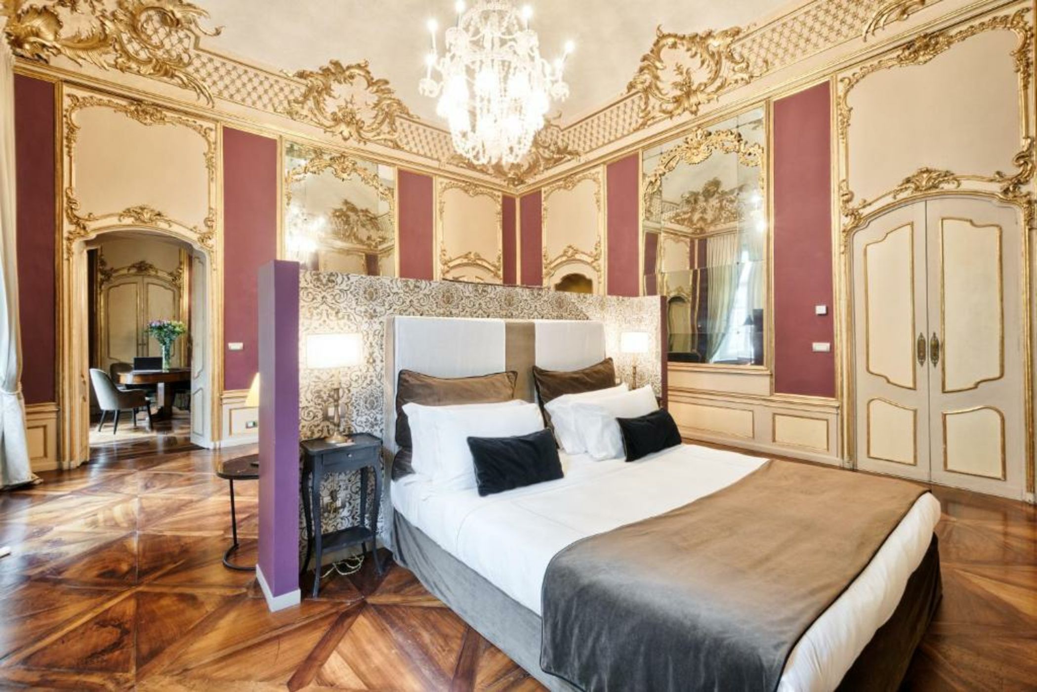 Palazzo Del Carretto-Art Apartments and Guesthouse