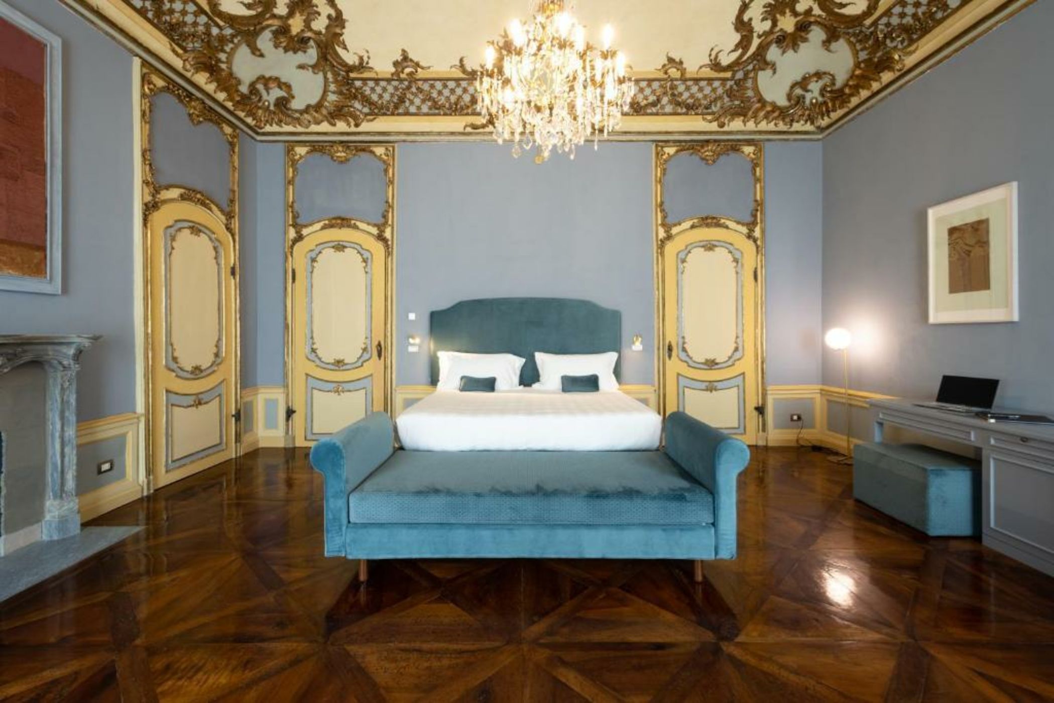 Palazzo Del Carretto-Art Apartments and Guesthouse
