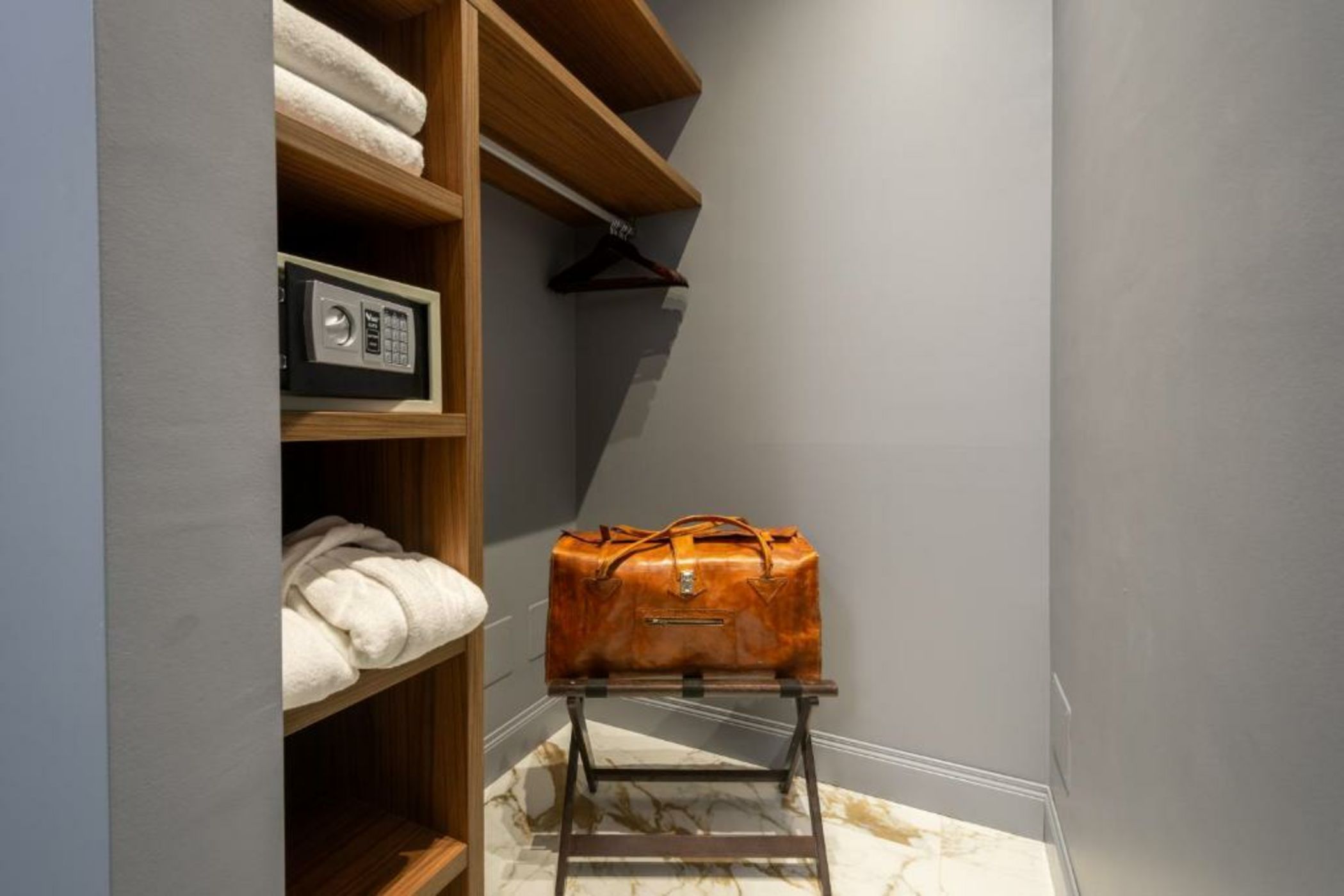 Palazzo Del Carretto-Art Apartments and Guesthouse