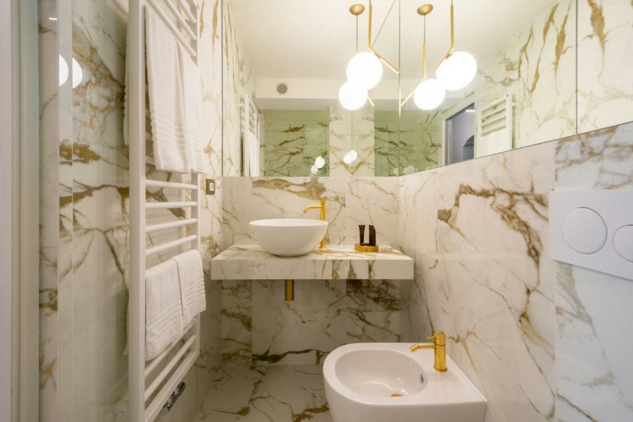 Palazzo Del Carretto-Art Apartments and Guesthouse