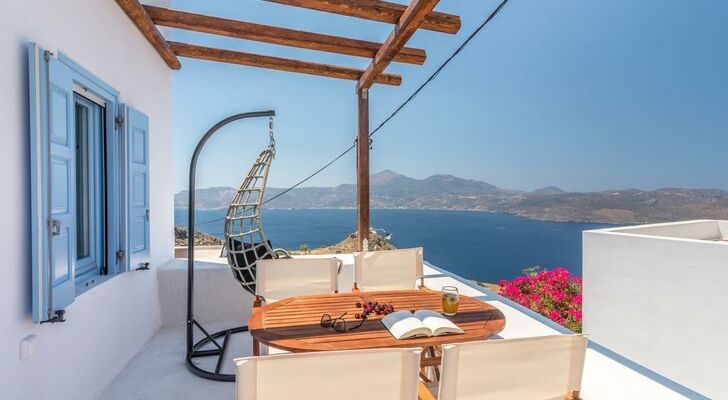 Plaka Suites