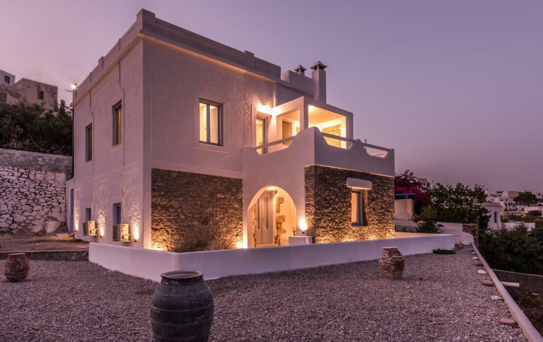 Plaka Suites