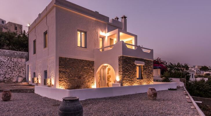 Plaka Suites
