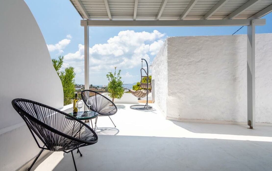 Plaka Suites