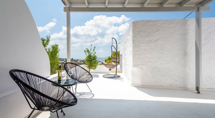 Plaka Suites