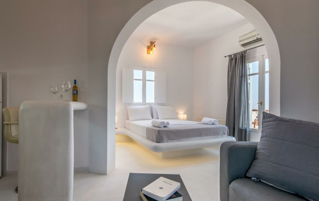 Plaka Suites