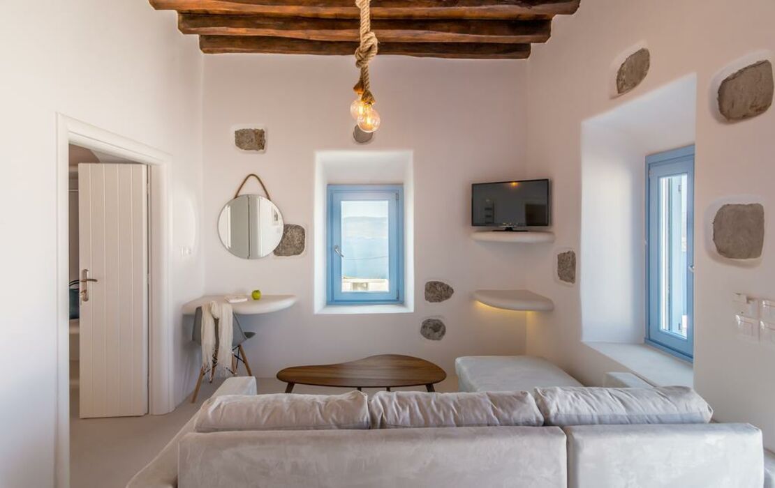 Plaka Suites