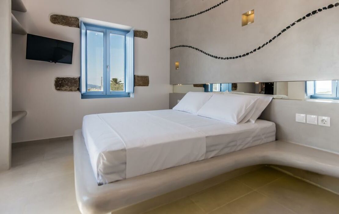 Plaka Suites