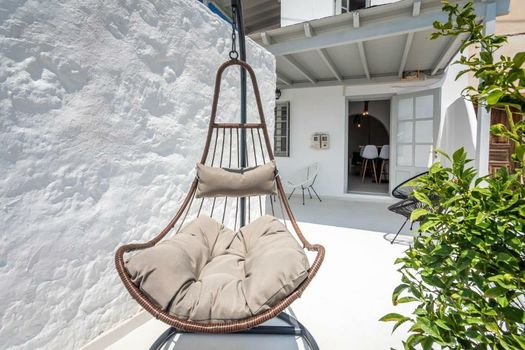 Plaka Suites