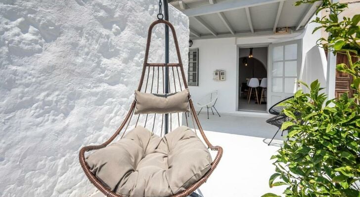 Plaka Suites