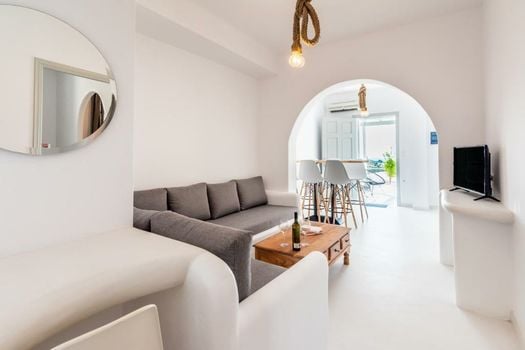 Plaka Suites