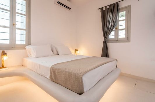 Plaka Suites