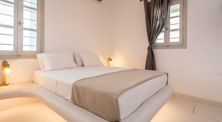 Plaka Suites