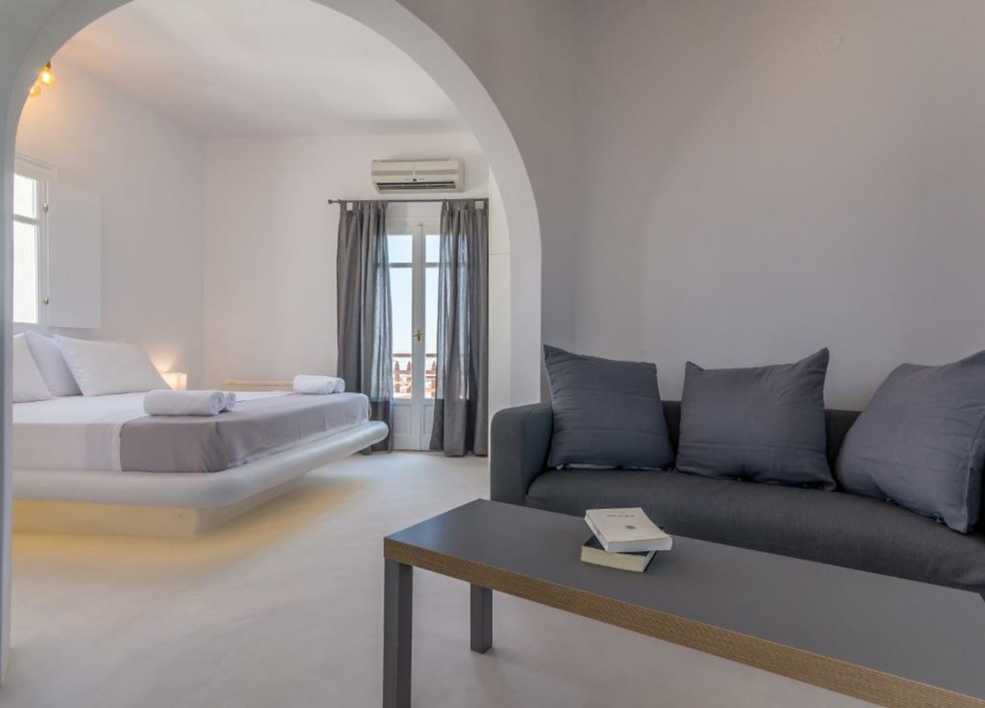 Plaka Suites