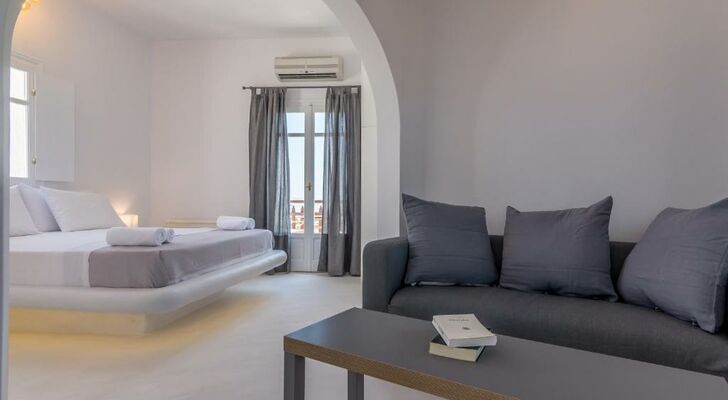 Plaka Suites