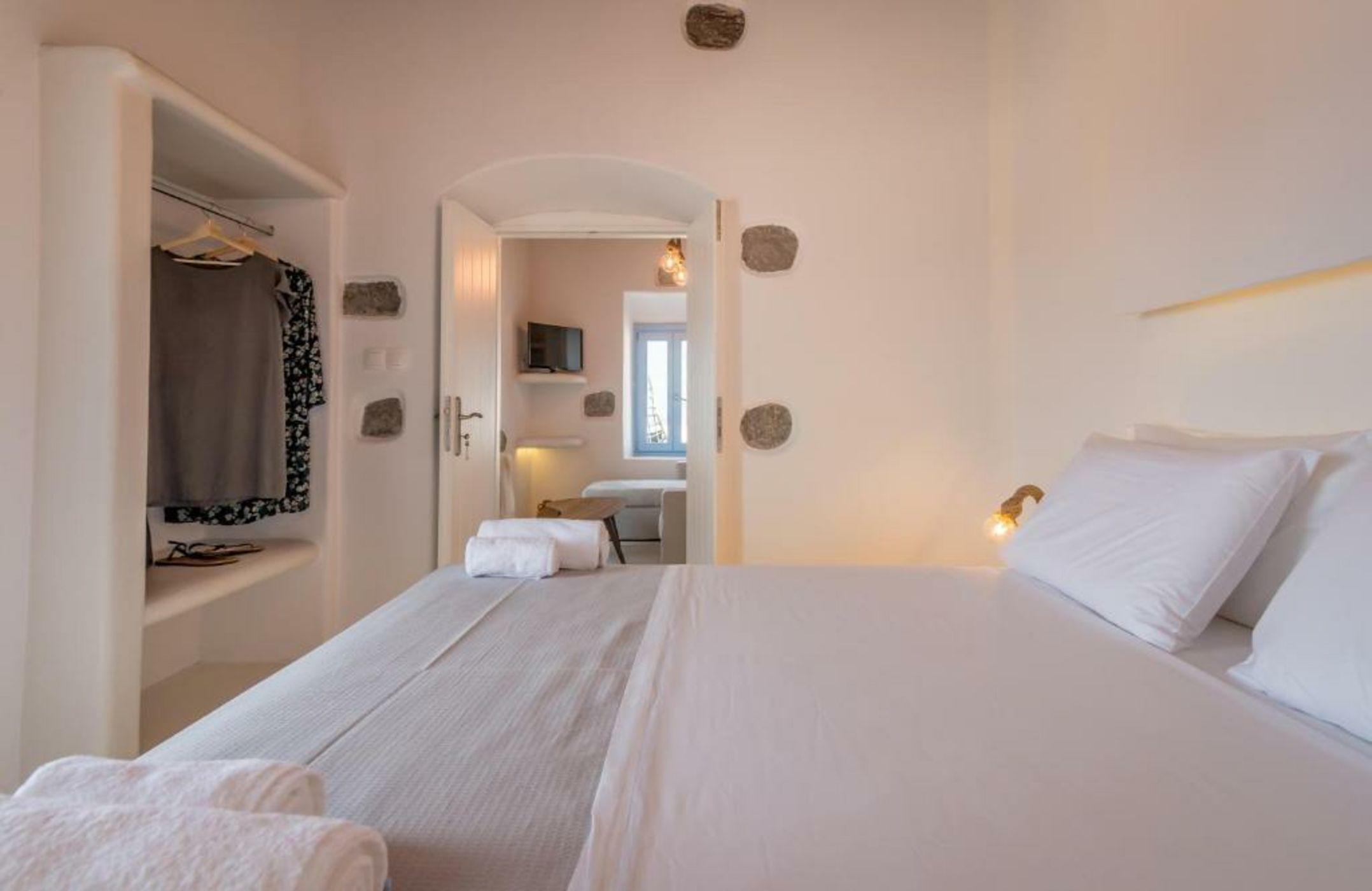 Plaka Suites