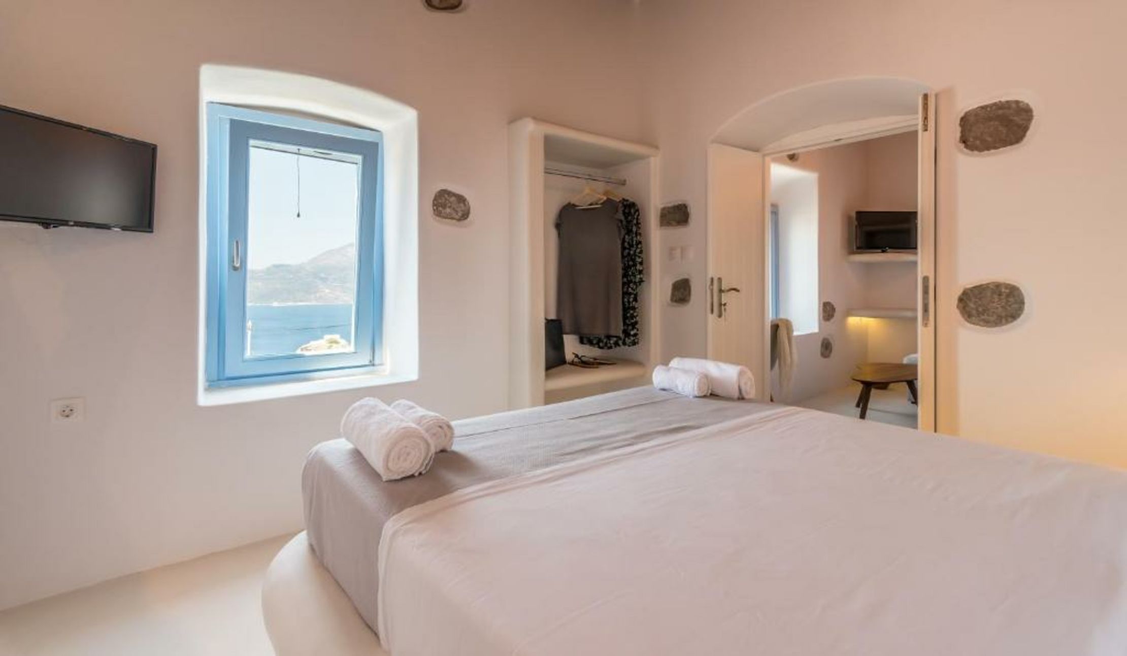 Plaka Suites