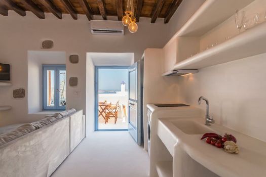 Plaka Suites