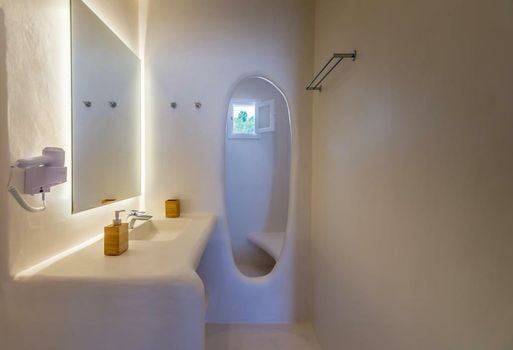 Plaka Suites