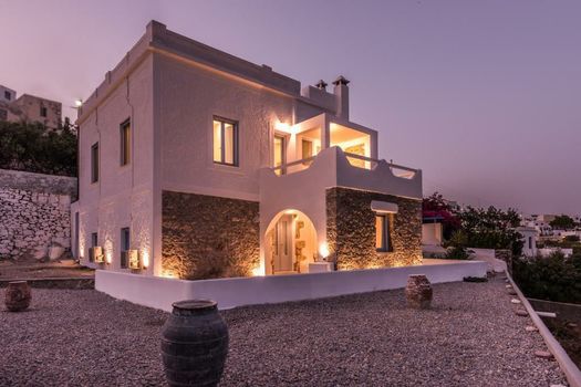 Plaka Suites