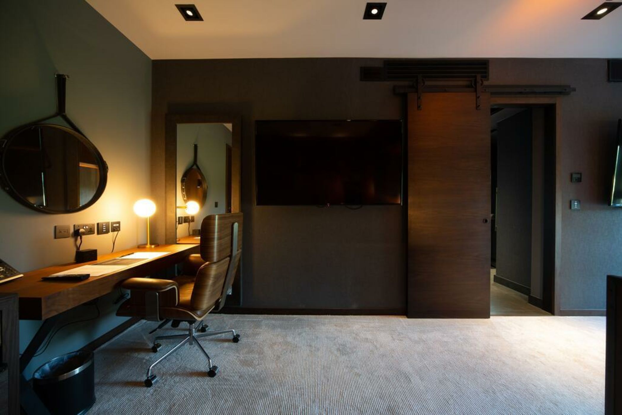 Cave Hotel near Canterbury