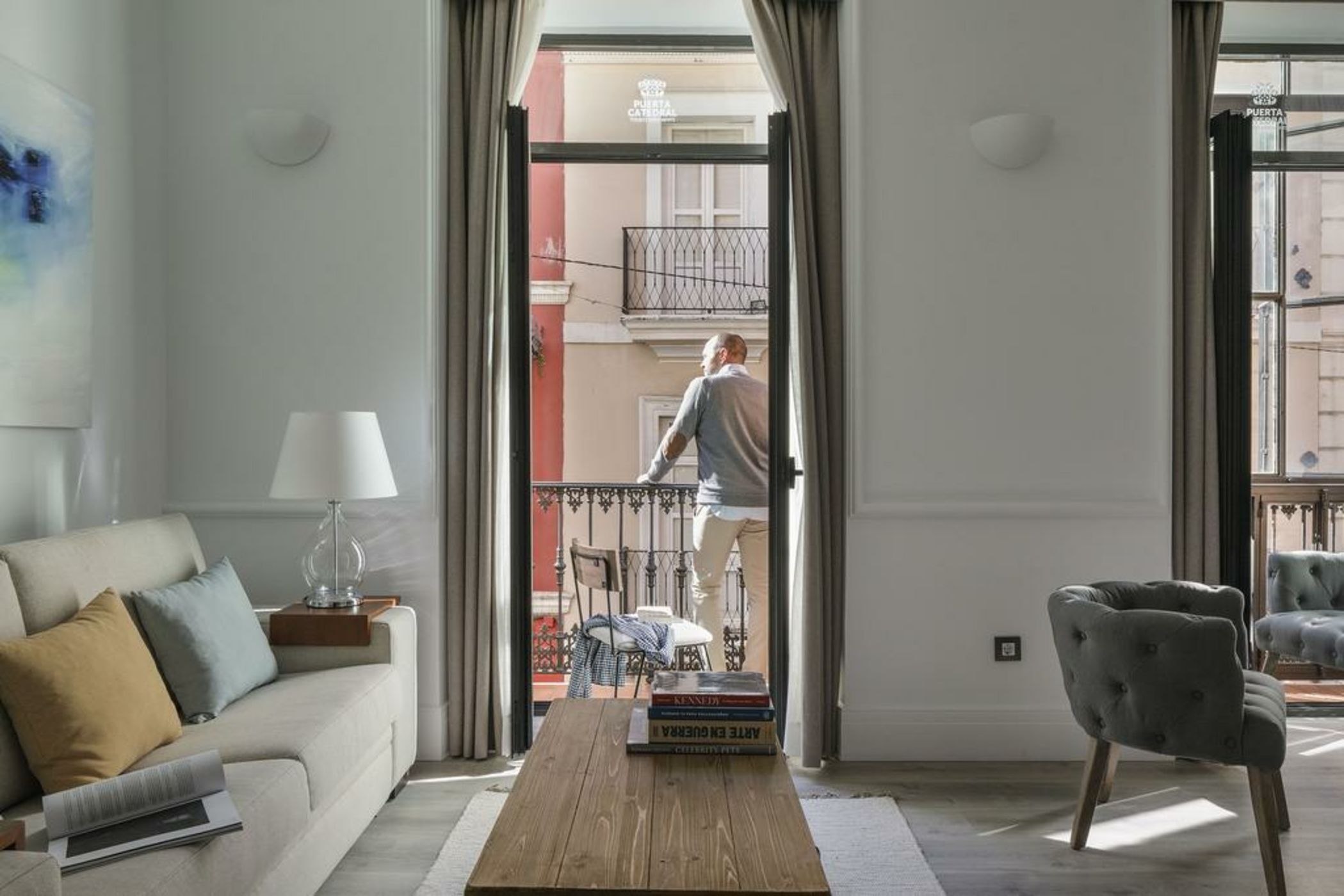 Puerta Catedral Holiday Suites