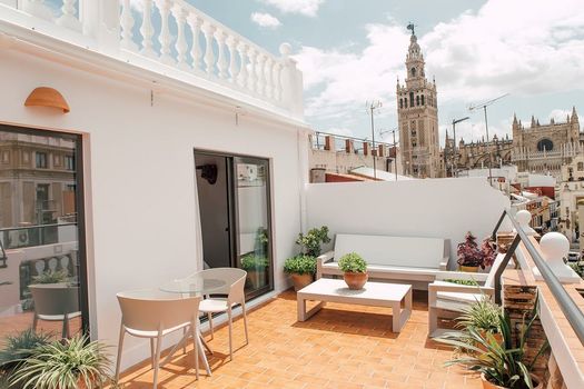 Puerta Catedral Holiday Suites